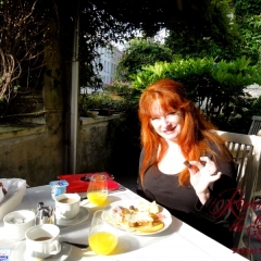 Big breakfast al fresco