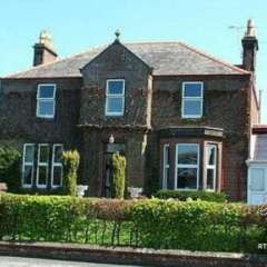 Beautiful Knowefield home with gorgeous gardens