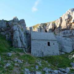 Pembrokeshire Coast National Park - St. Govan's Chapel