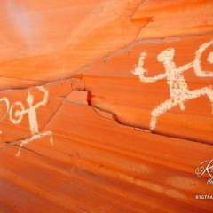 Hiking at Lake Powell - Anasazi drawings